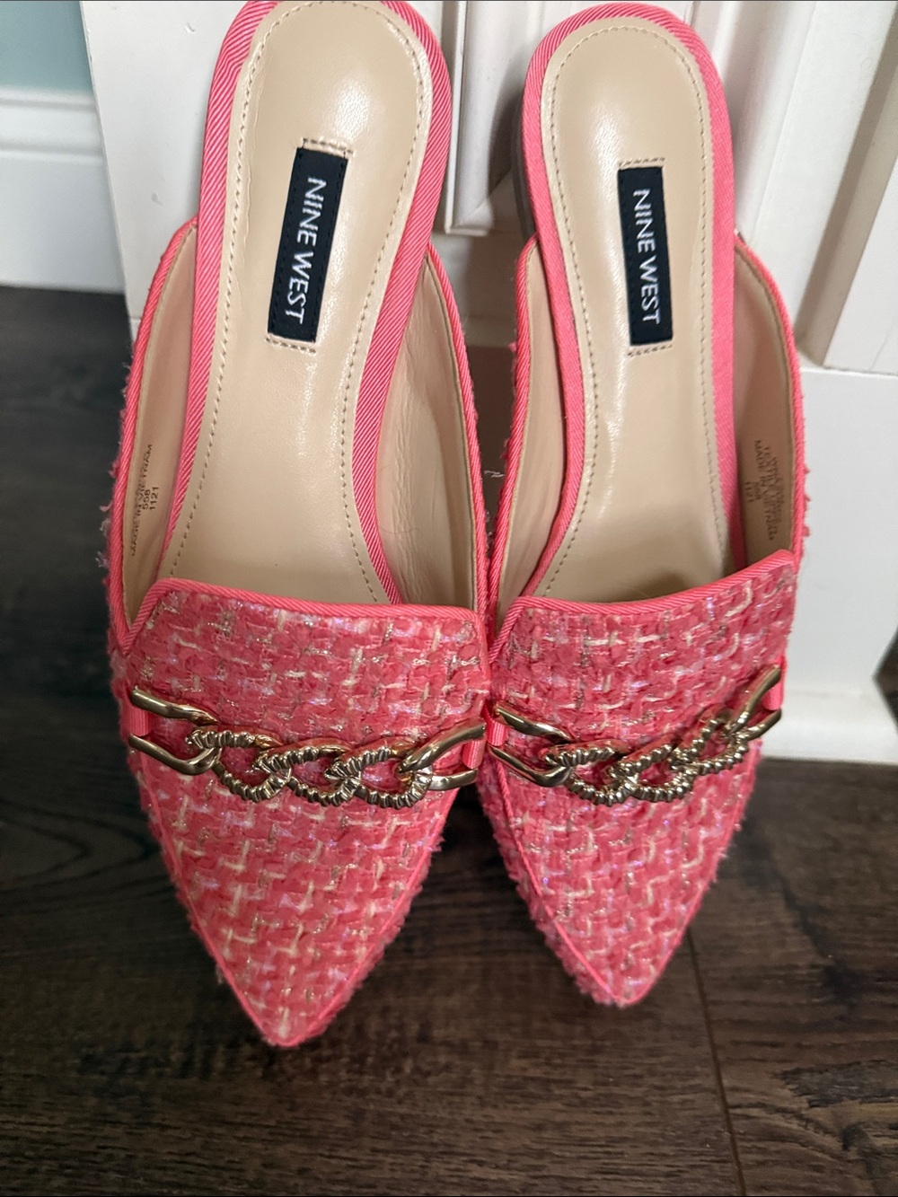 Nine West Pink Tweed Pointed Mules with Gold Chain Detail 7.5 - Picture 9 of 11